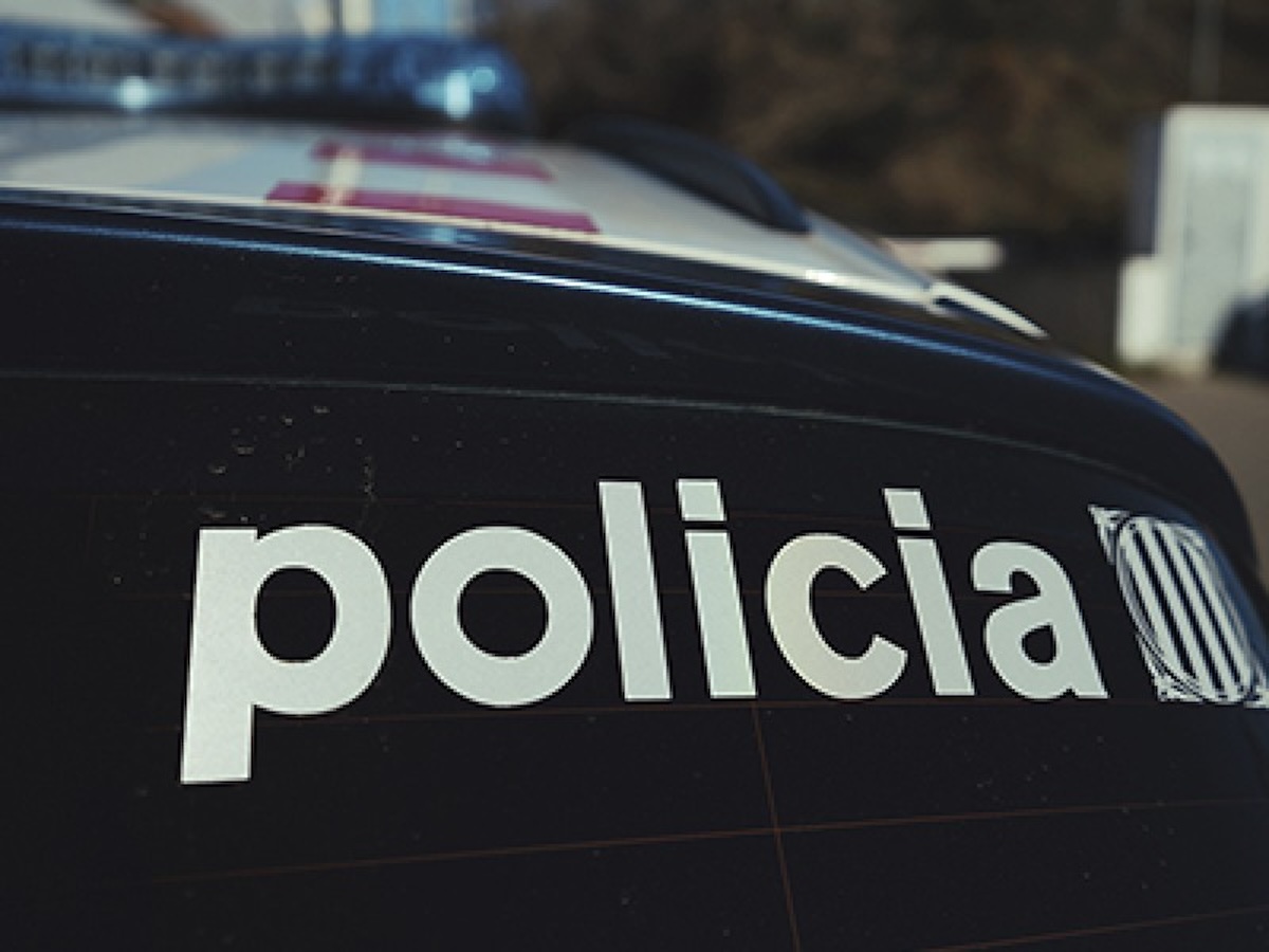 Detingut un home després de causar danys en un bar i ferir el propietari a Can Ros